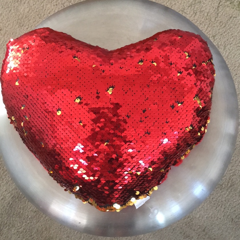 A cute 2 way sequence heart pillow!